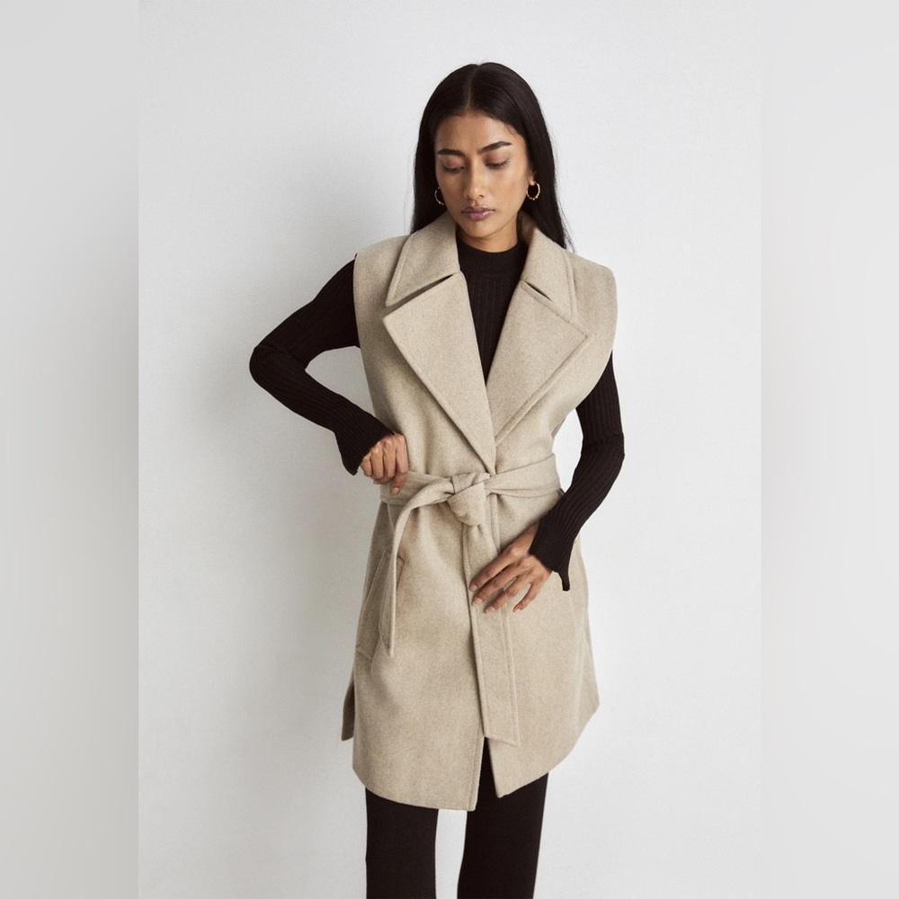 Love Tree Sleeveless Belted Wool-Blend Vest in Beige